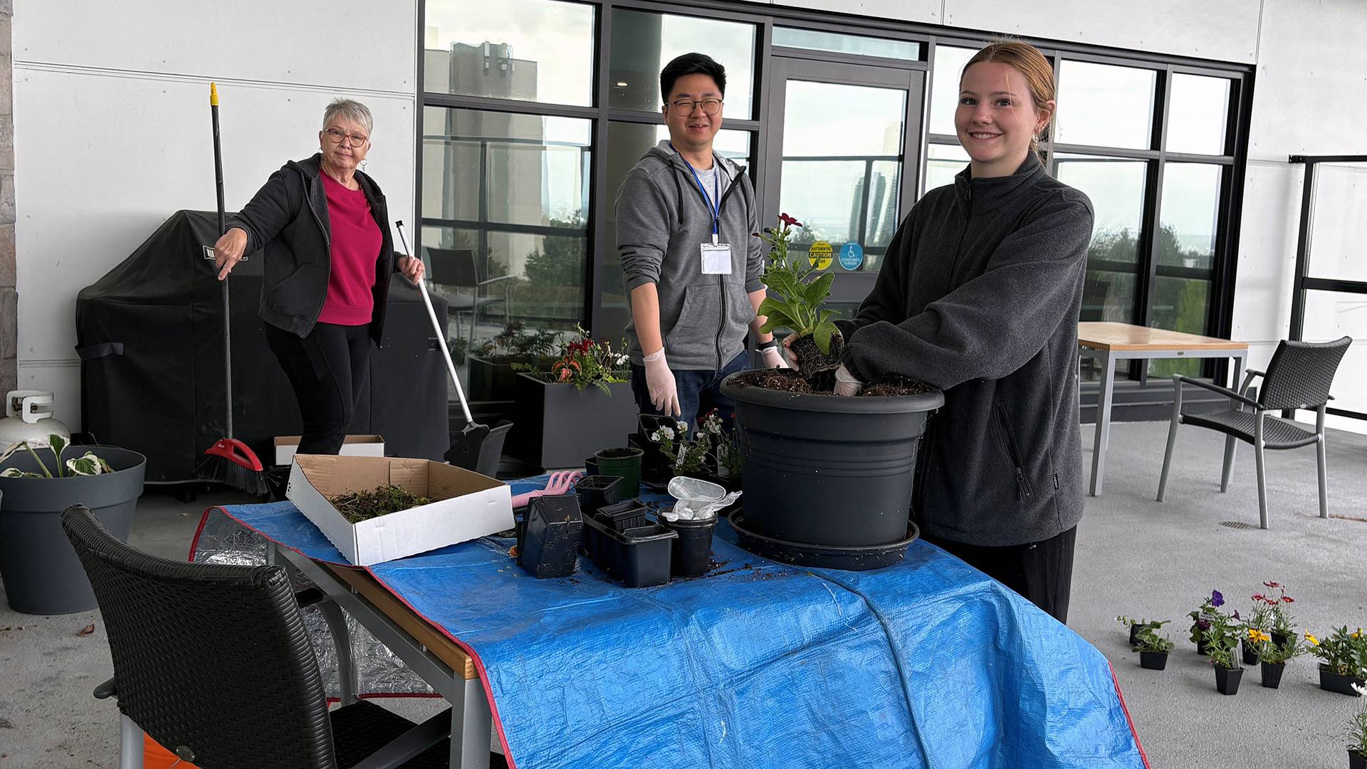 Featured image for “Vista V’s Volunteers Bring Colour to New Vista Balconies”